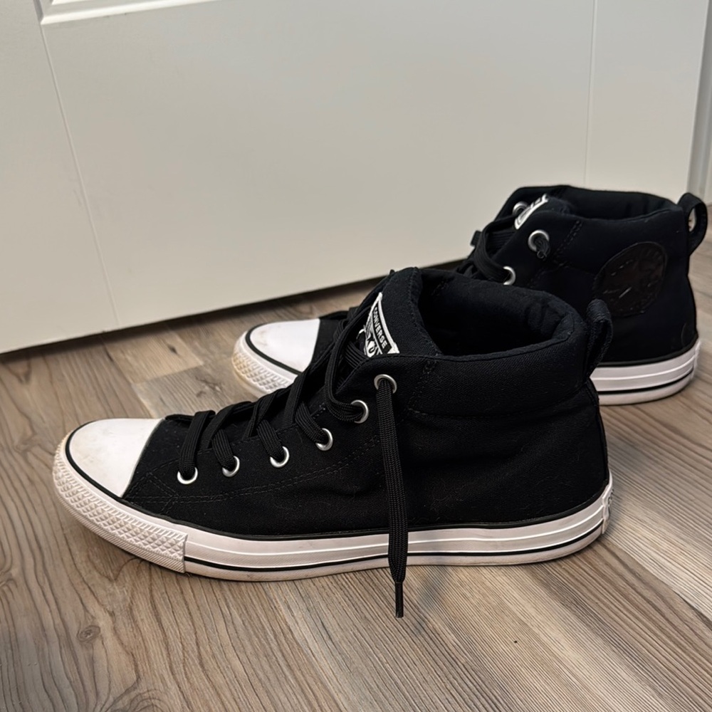 Converse Black mid top